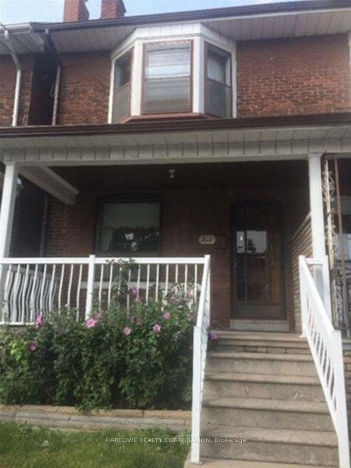 1812 Dufferin Street photo 2