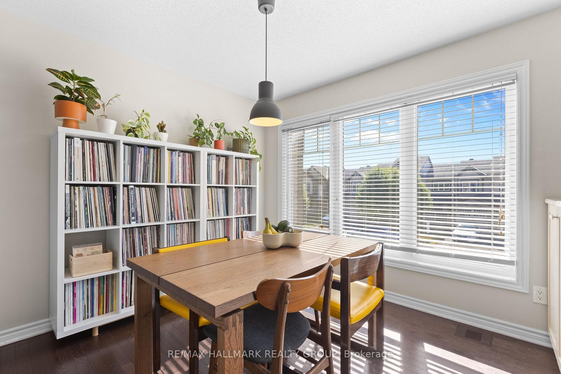 469 Meadowhawk Crescent photo 7