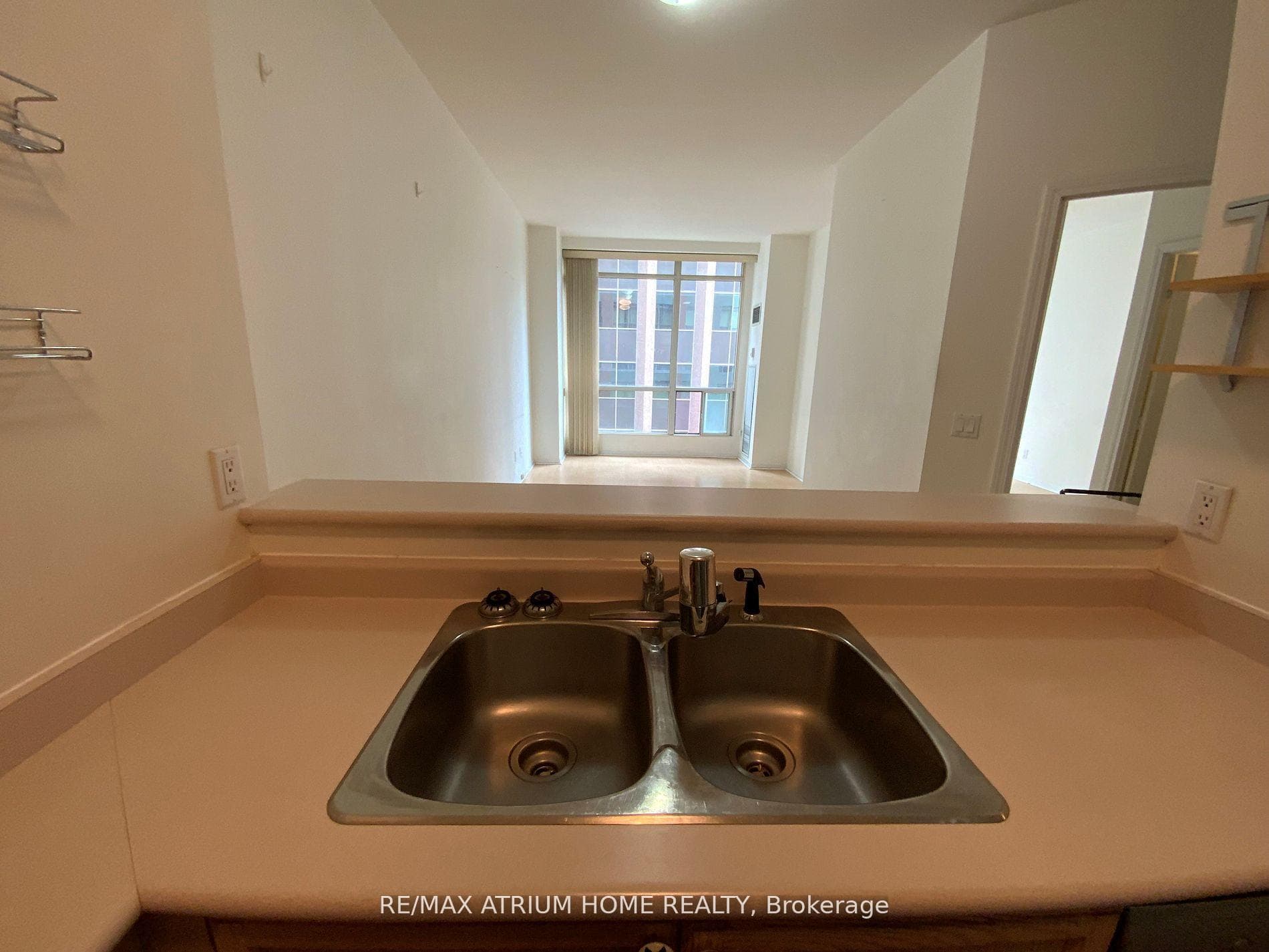 7 King Street Unit 1112 photo 4