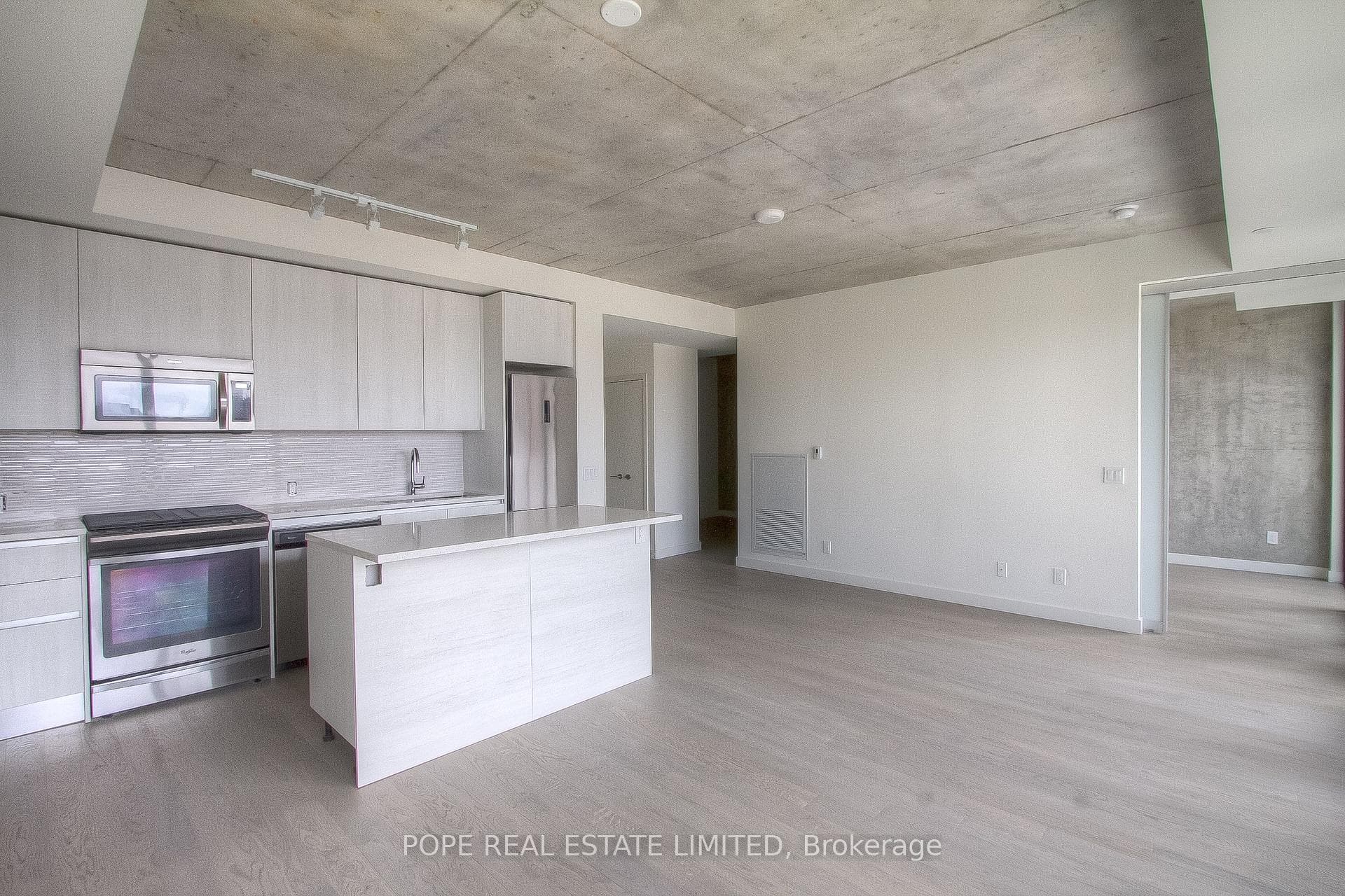 111 Bathurst Street Unit 709 photo 1