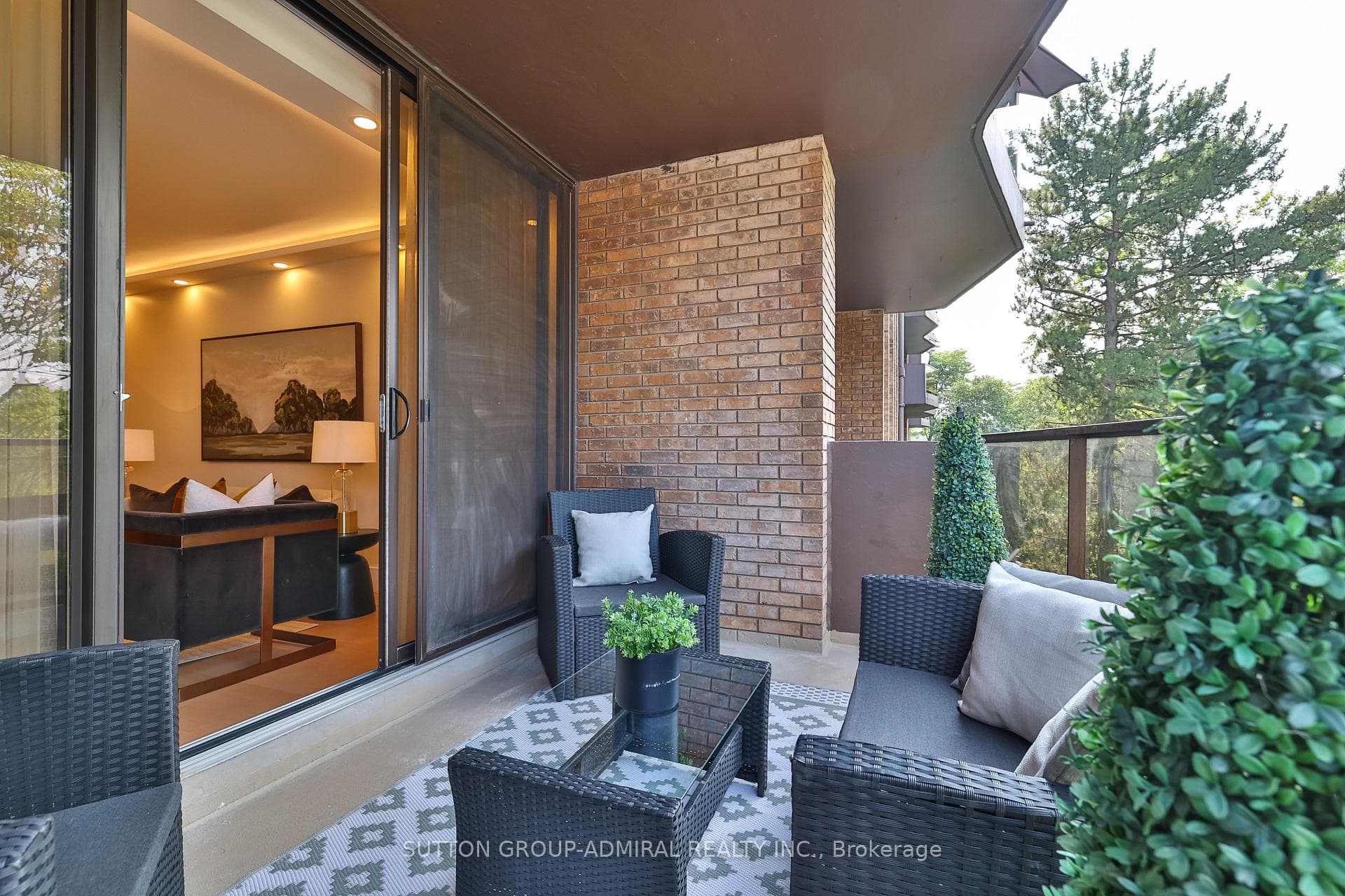 350 Lonsdale Road Unit 402 photo 38