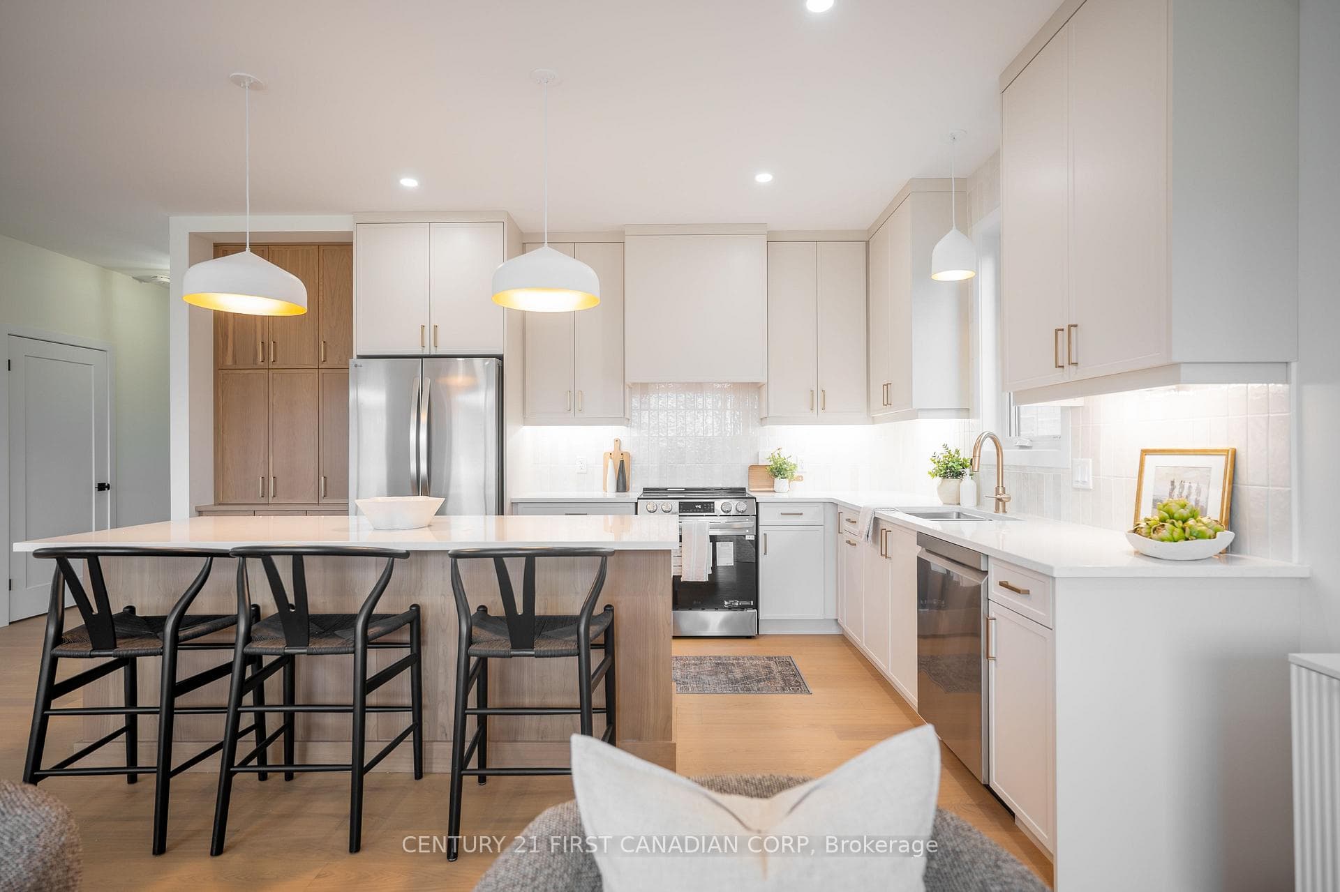 1378 Shields Place photo 9