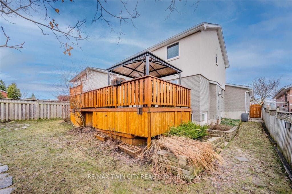 583 THORNDALE Drive photo 30