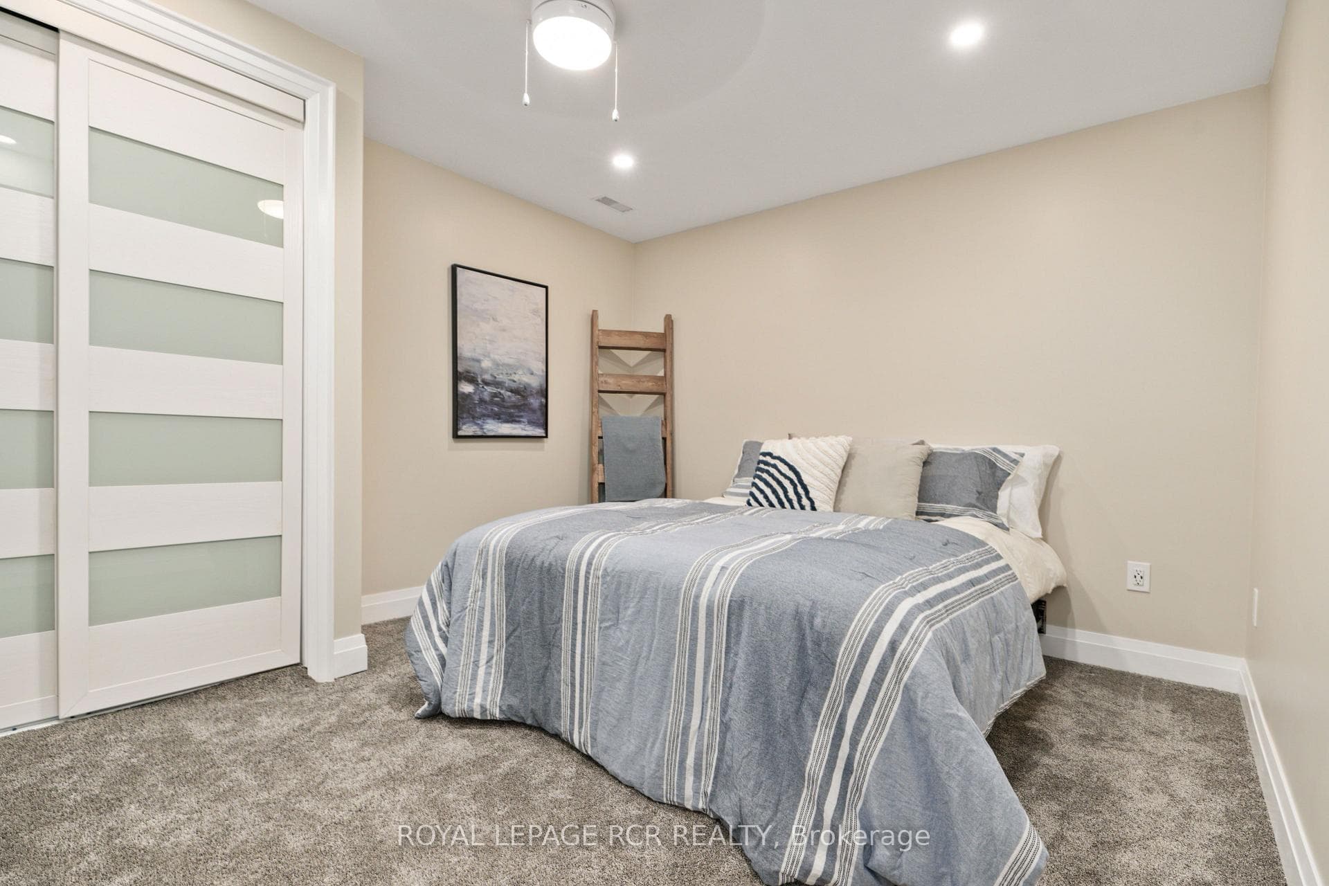 8 Cardinal Court photo 21