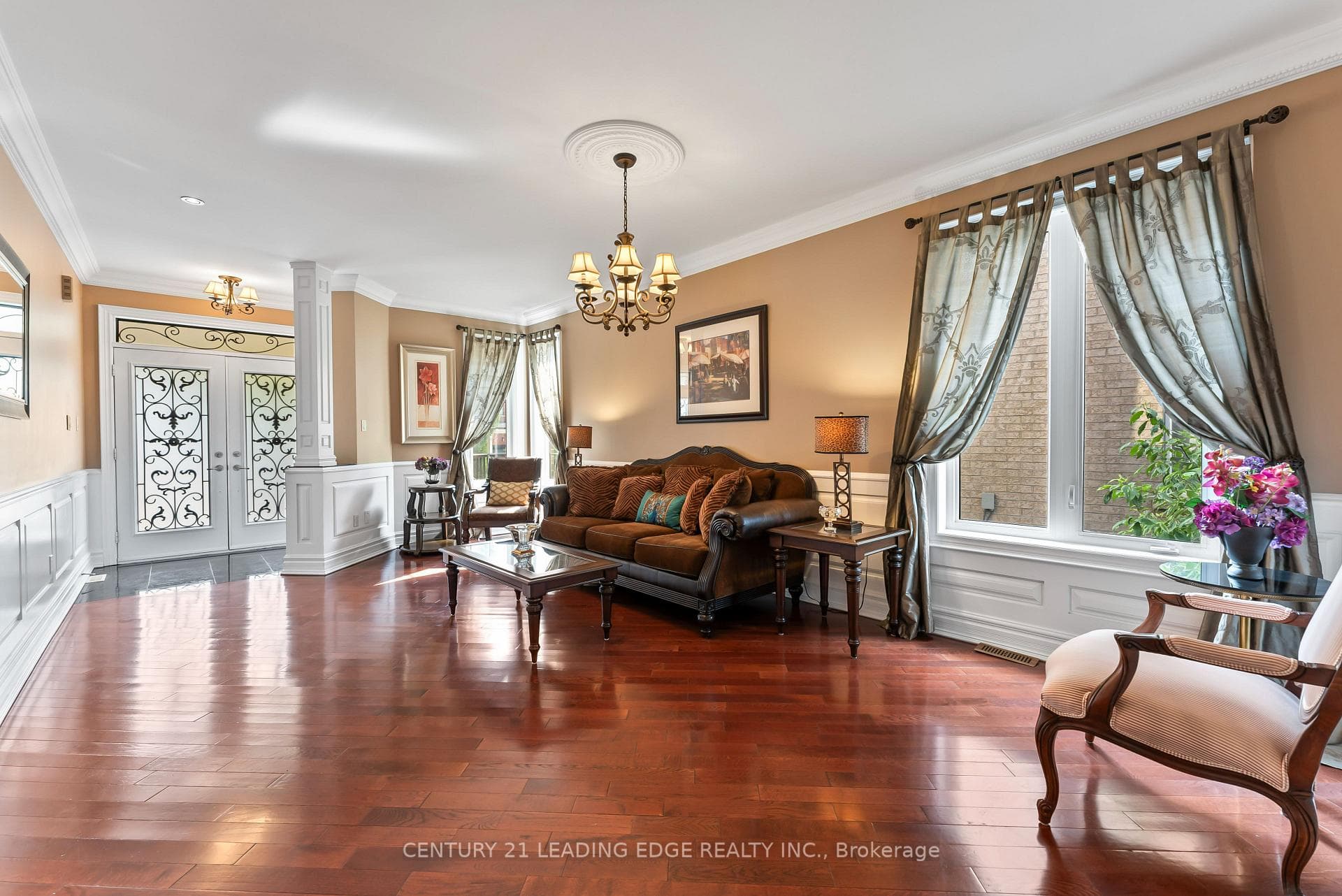 LIVING ROOM/DINING ROOM