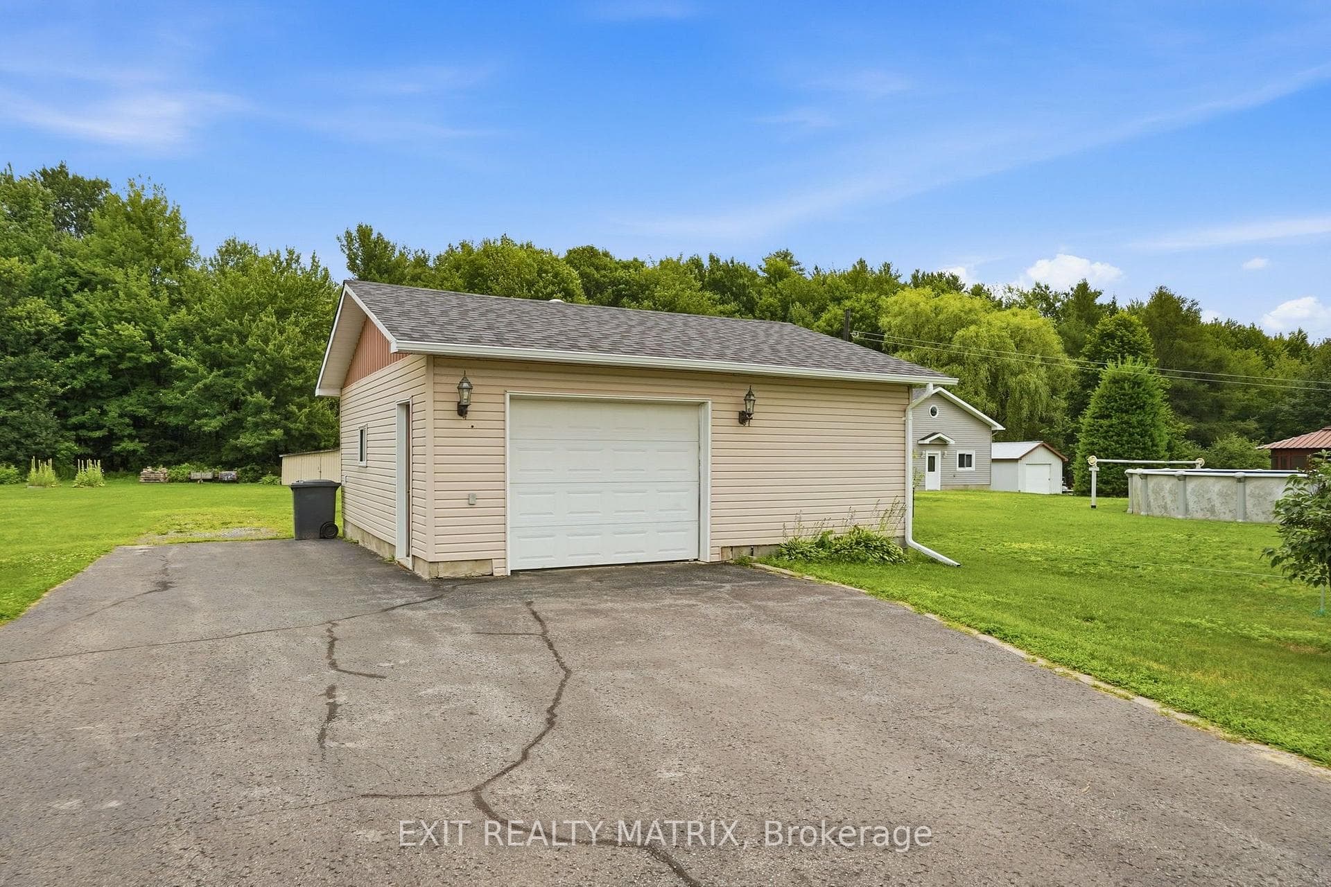 563 Lajeunesse Road photo 29