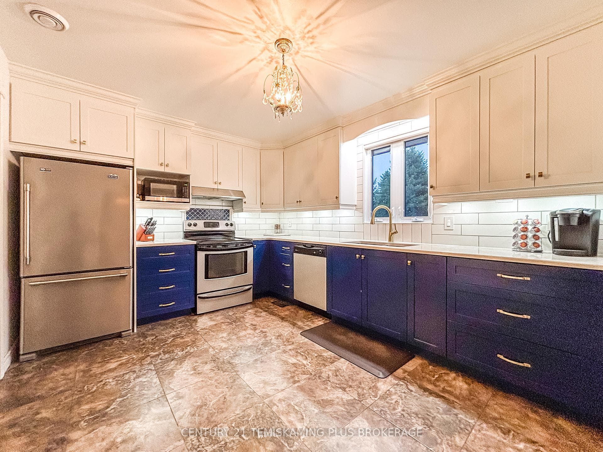 278 Laurette Street photo 11
