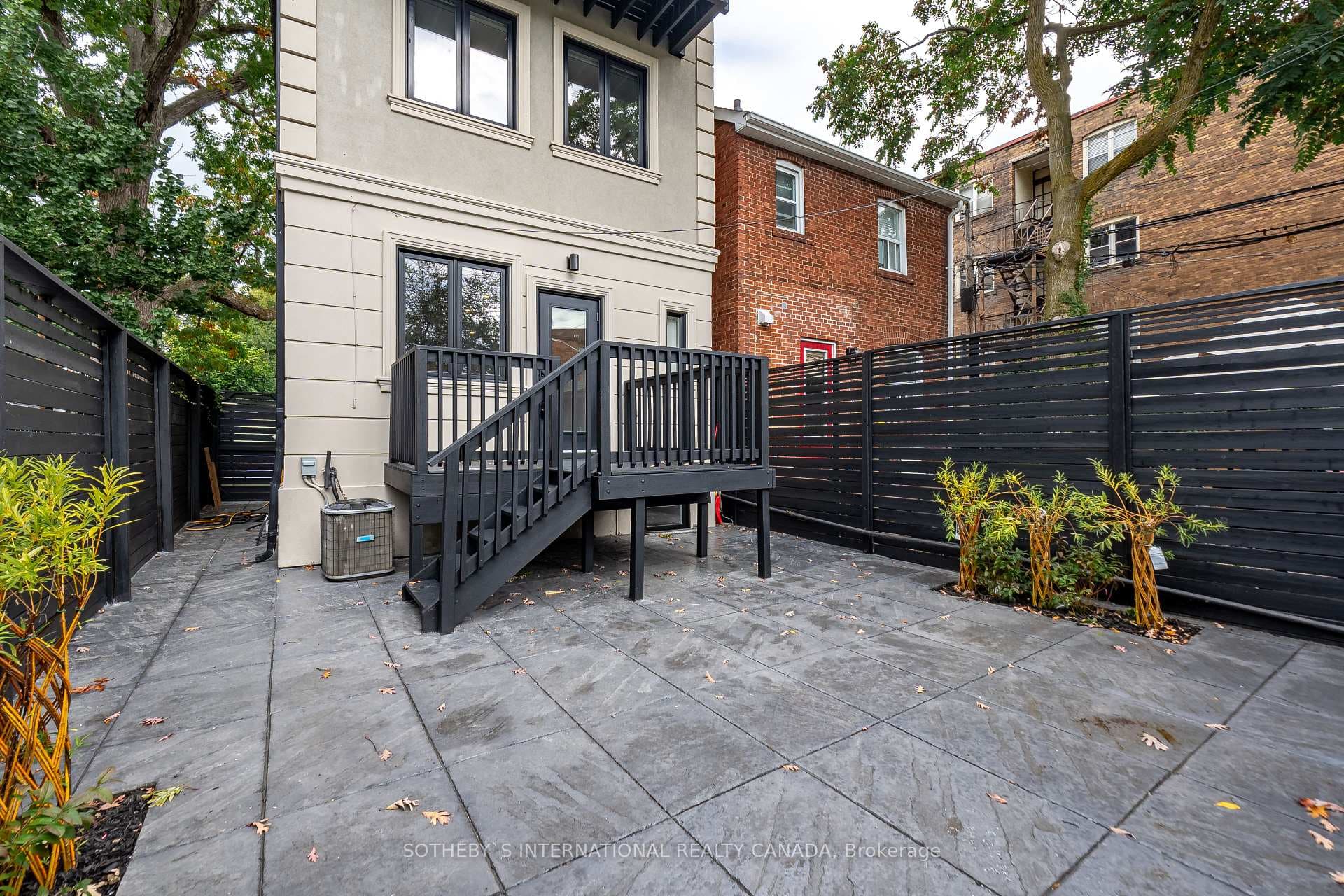 7 Louise Avenue photo 31