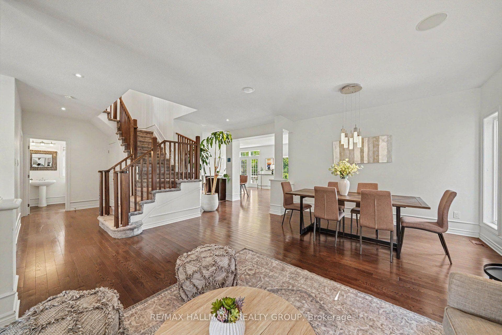 938 Wildcarrot Crescent photo 8