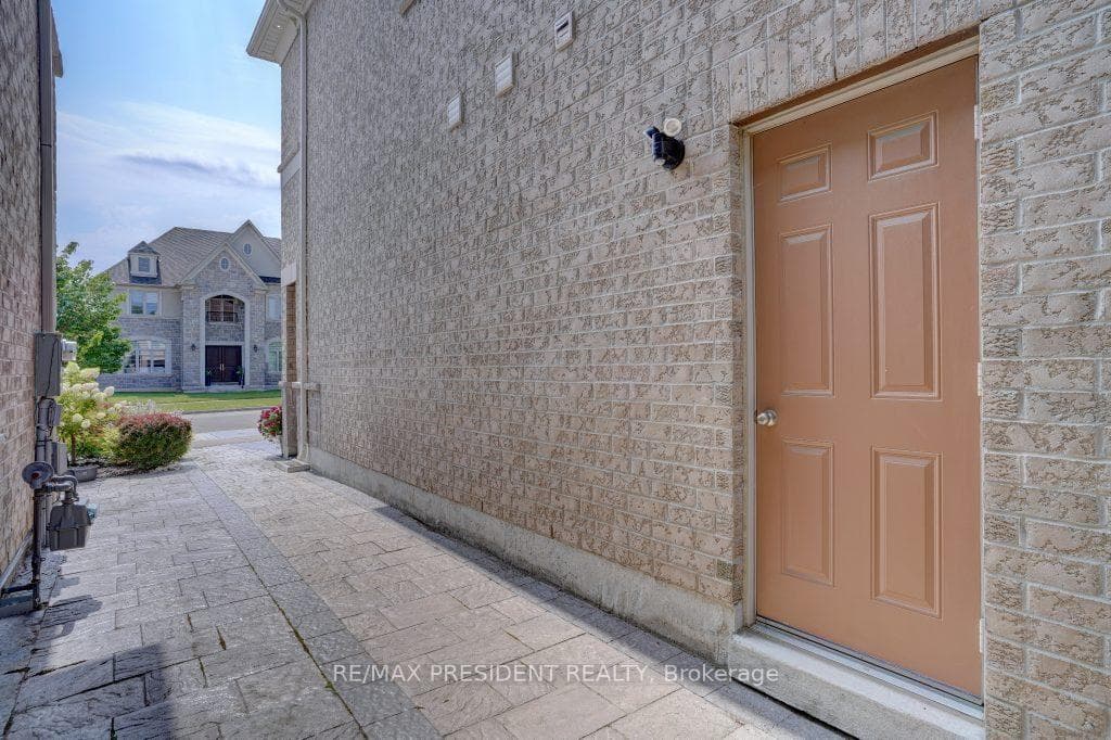 14 Burlwood Road photo 34