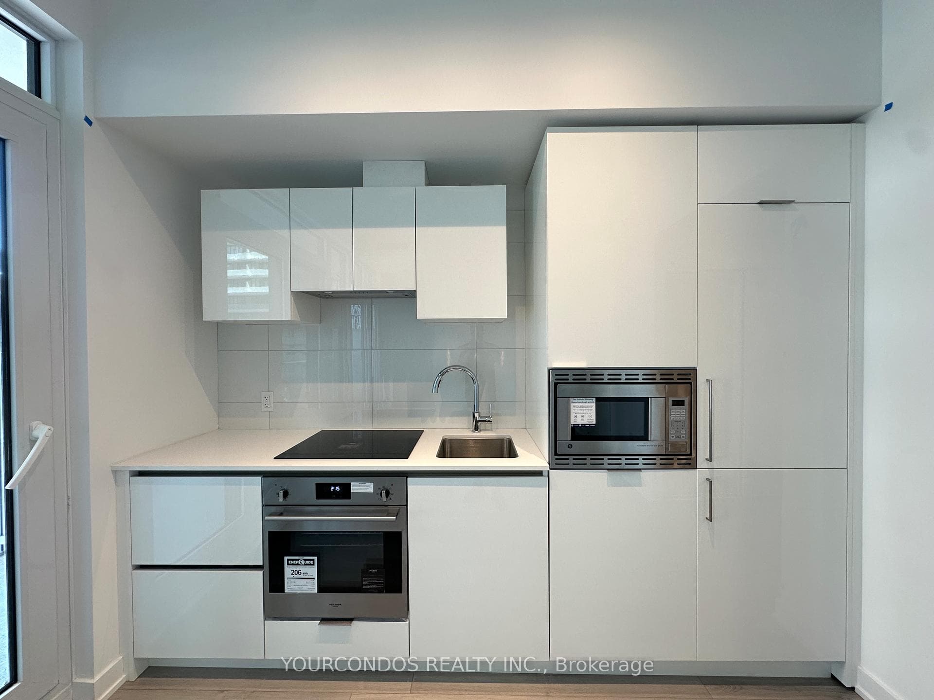 230 SIMCOE Street Unit 1227 photo 5
