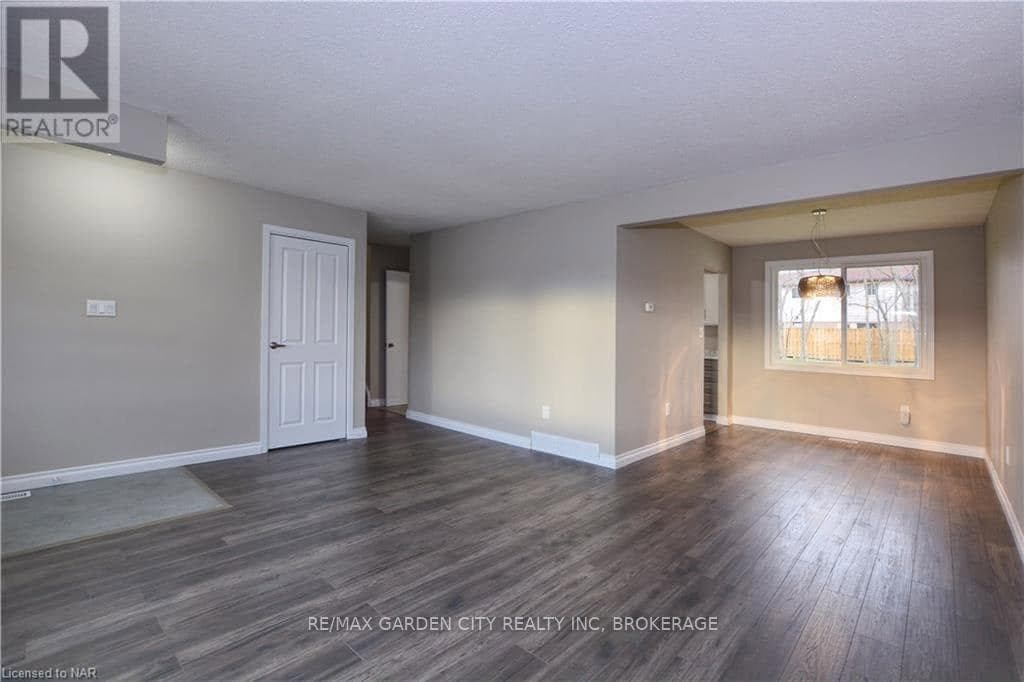 49 Bendingroad Crescent Unit -MAIN UNIT (2 FLOORS) photo 3