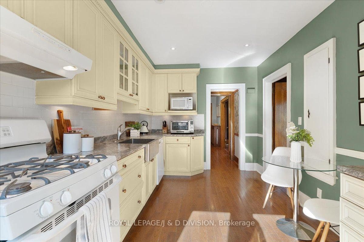 672 Shaw Street photo 13