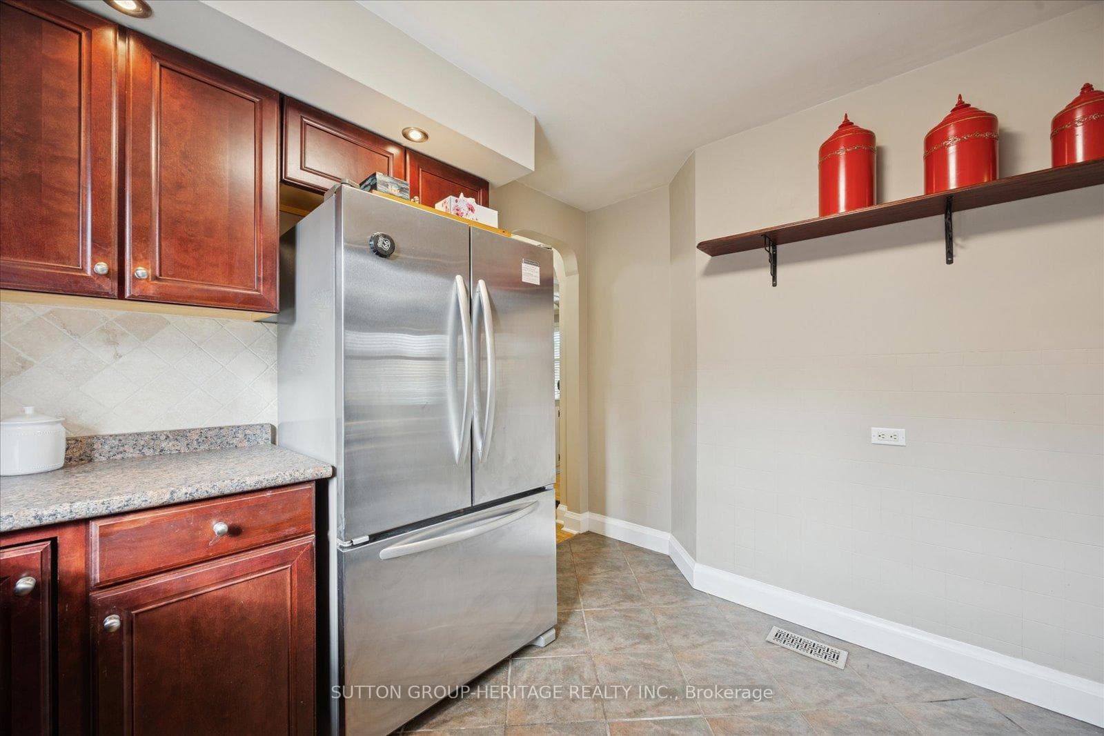 256 College Avenue photo 13