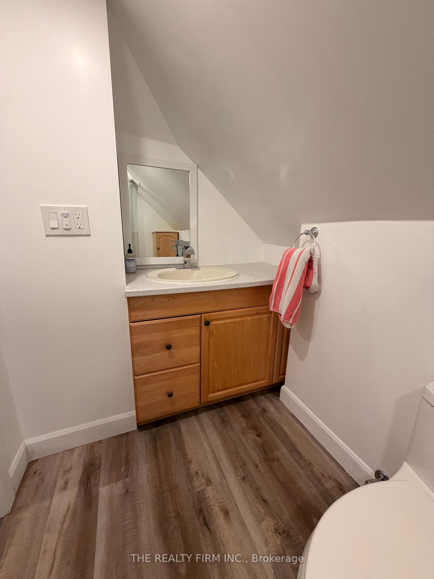 25 Glenwood Avenue Unit Upper photo 5