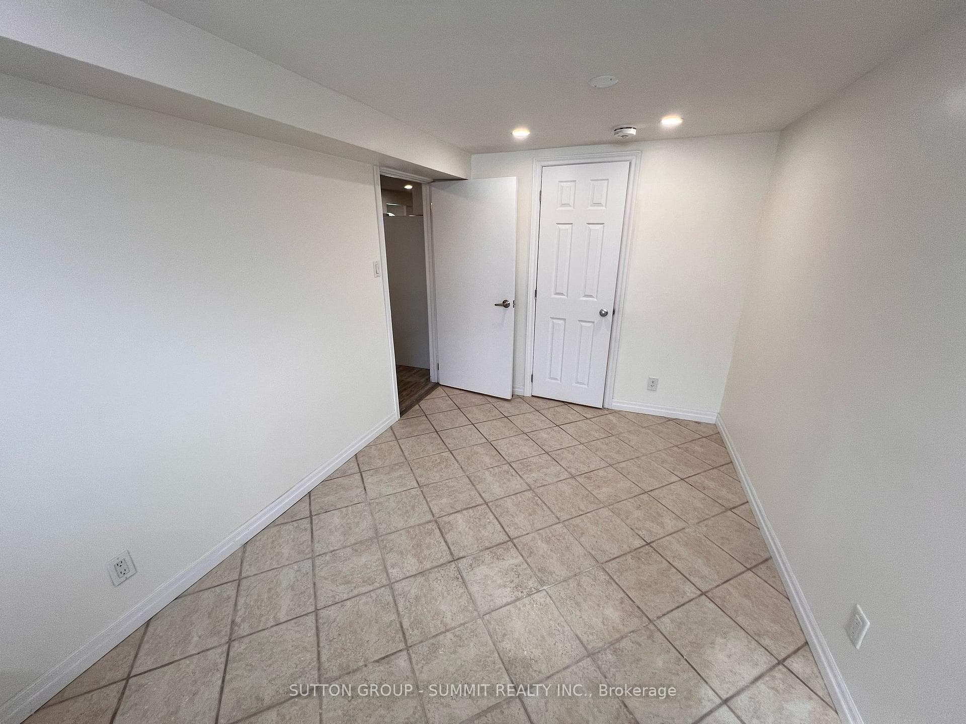 577 Oshawa Boulevard photo 10