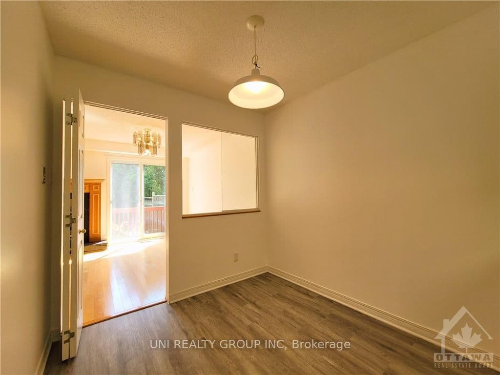 96 WESTPOINTE Crescent photo 12