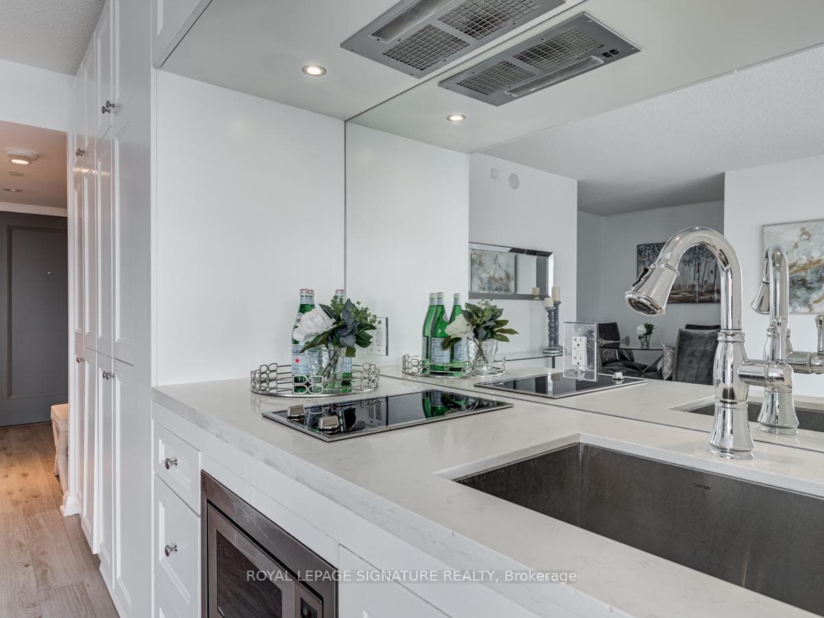 155 Yorkville Avenue Unit 1417 photo 14