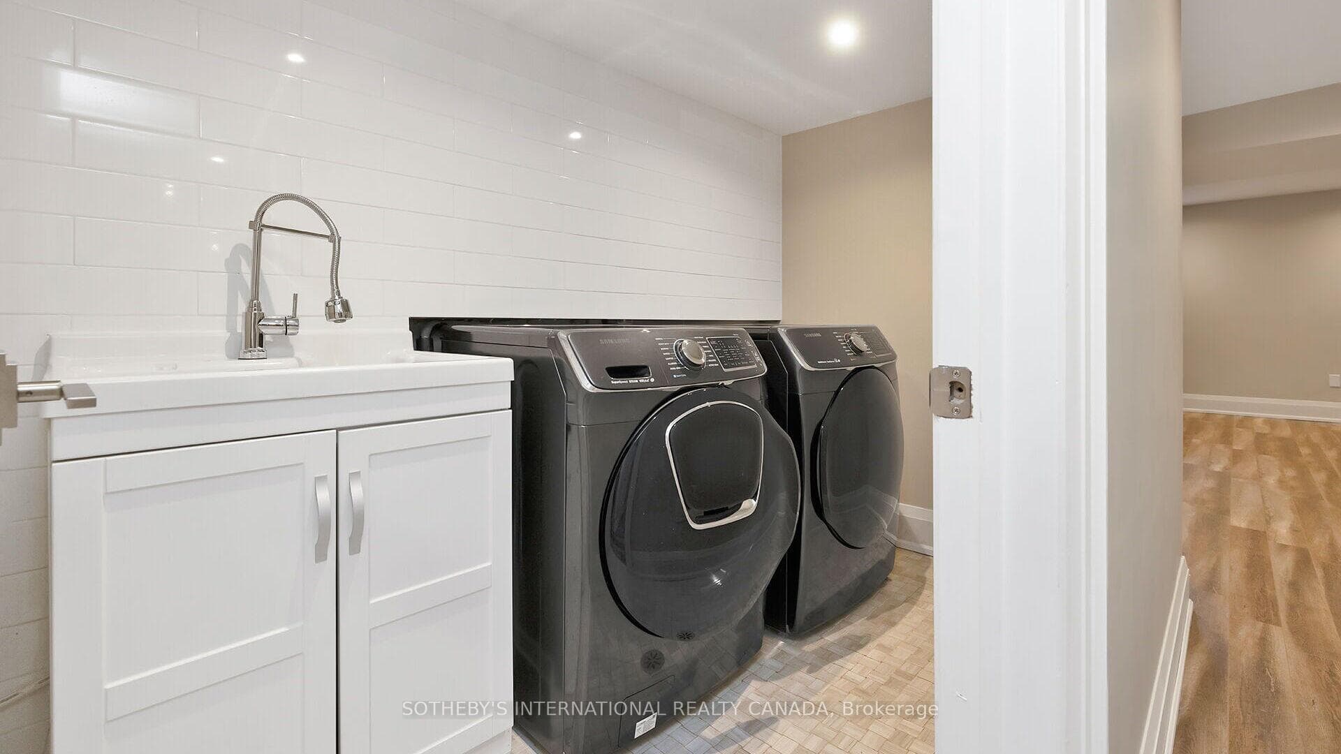 2068 Mississauga Road photo 44