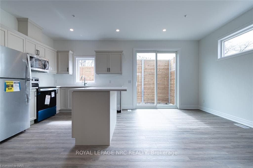 121A Moffatt Street Unit 17 photo 6