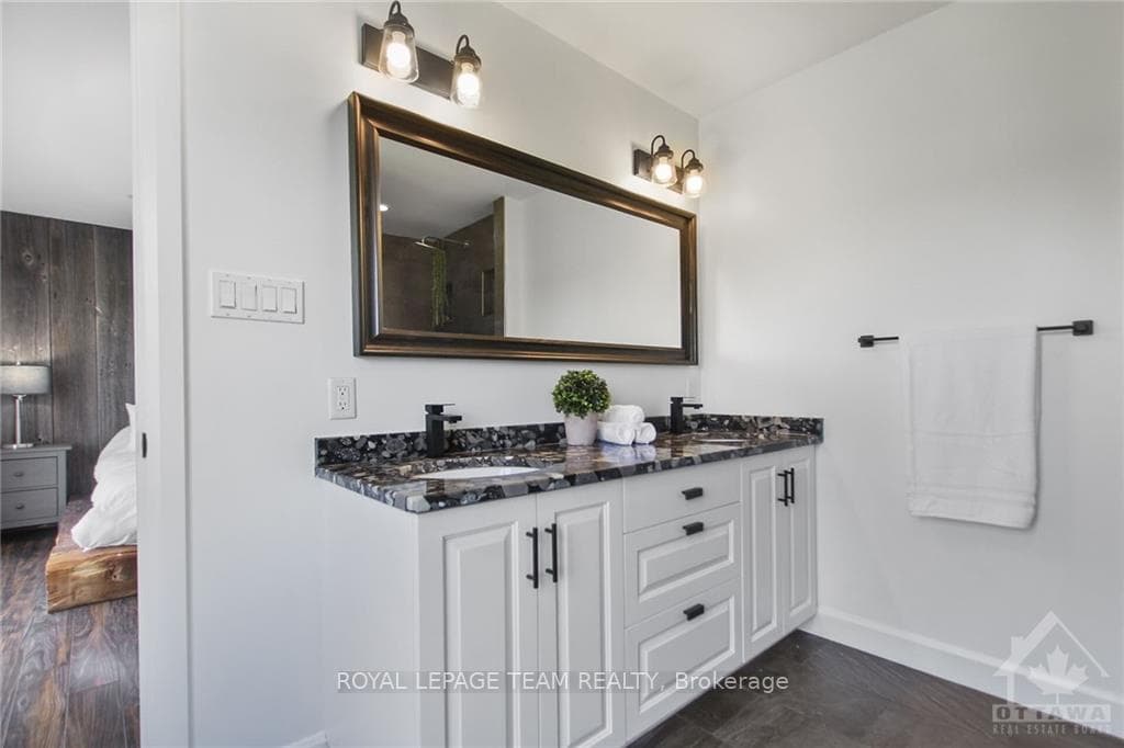 6381 FOURTH LINE Road photo 17