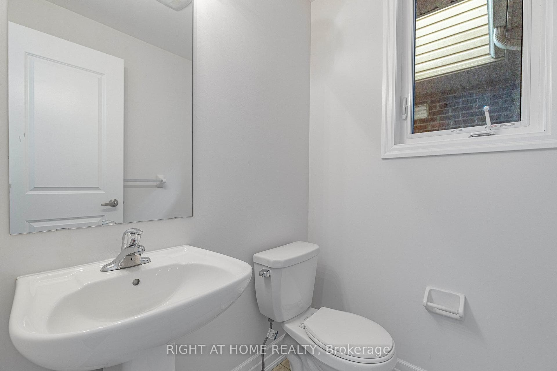 105 Wagner Crescent photo 9