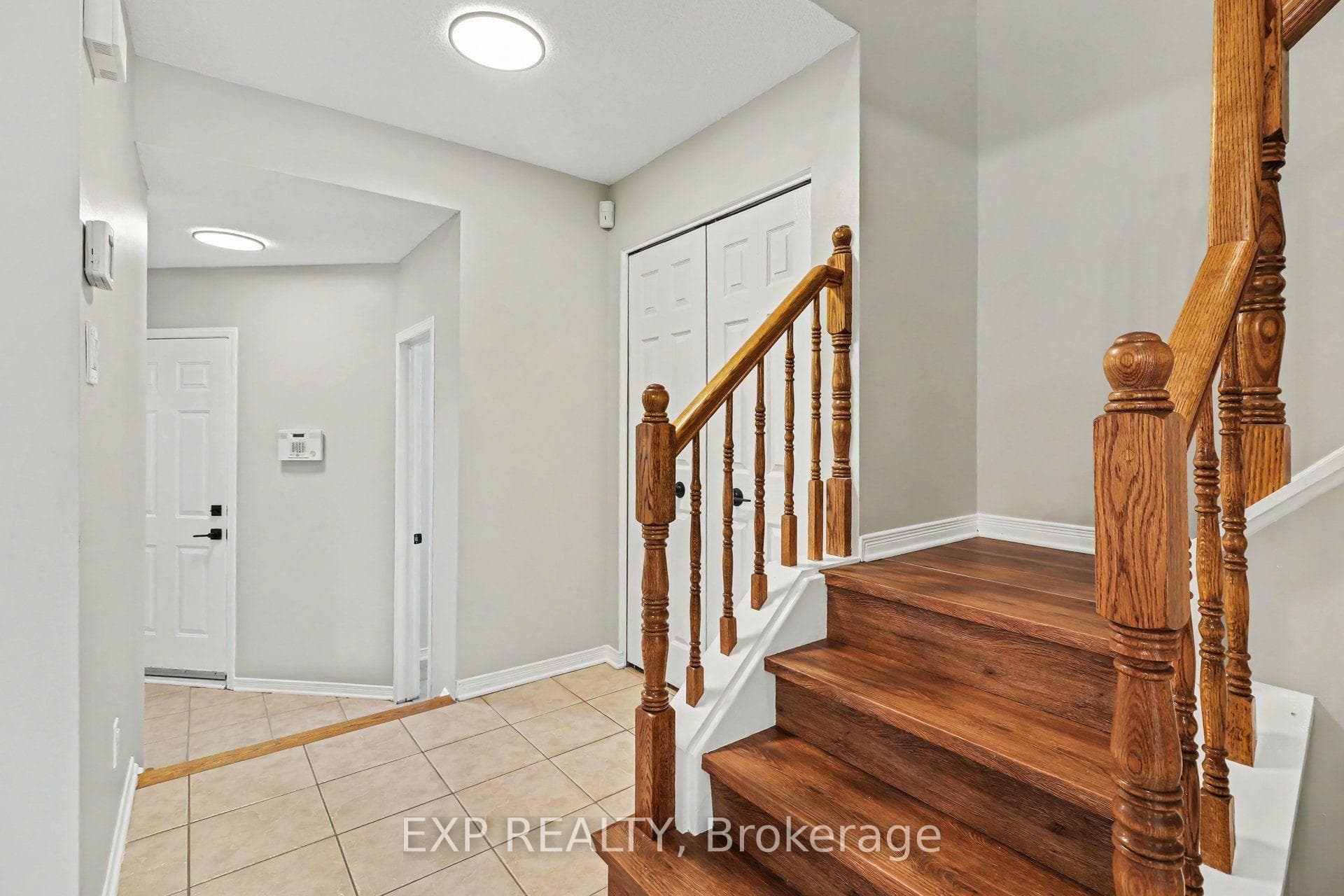 203 Duntroon Circle photo 6