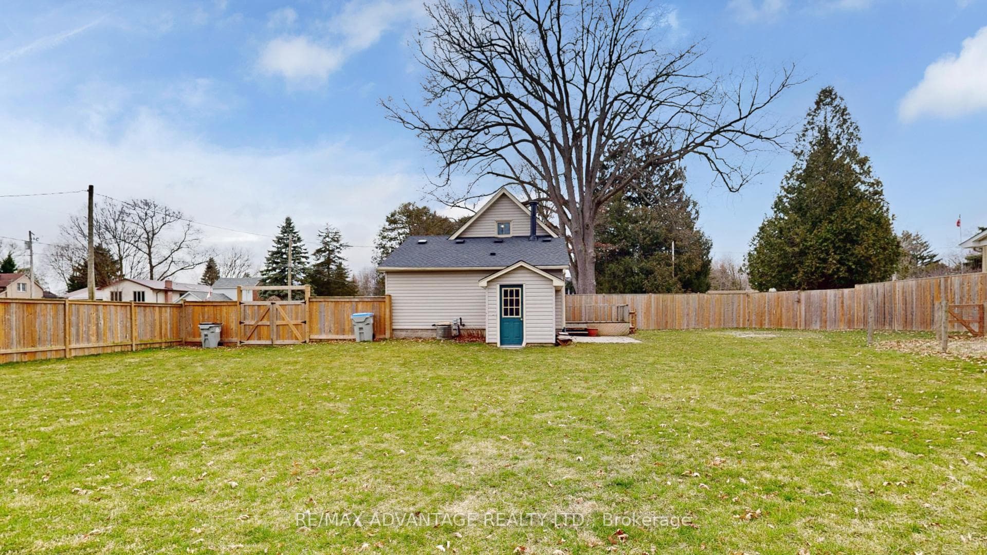 660 JOHN Street photo 28