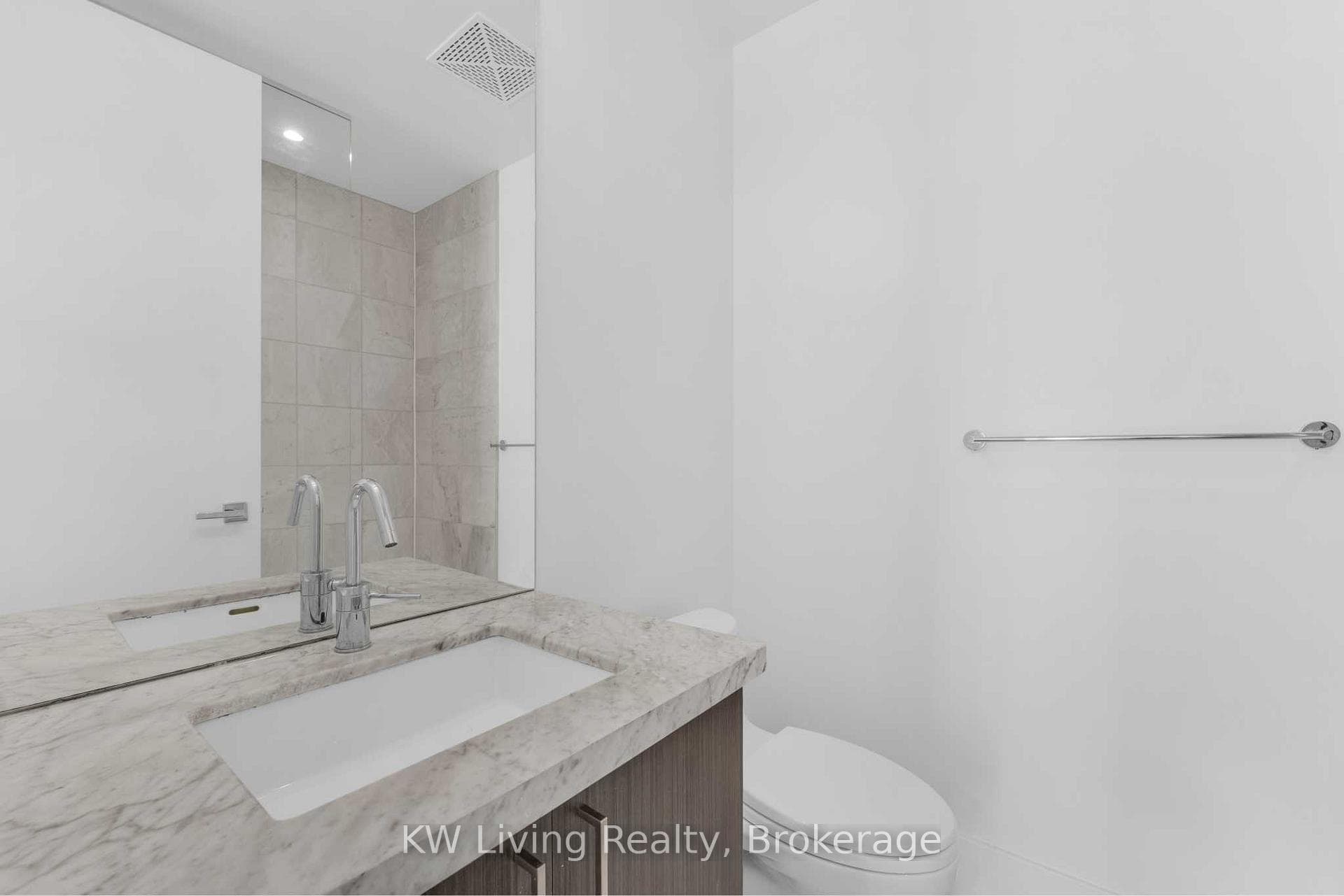 29 Queens Quay Unit 828 photo 20
