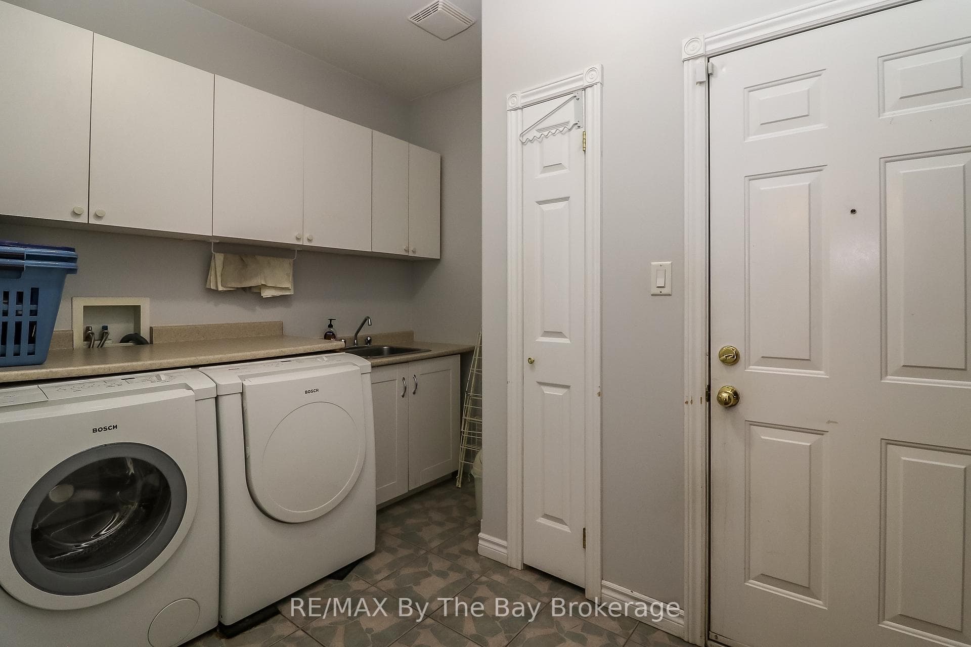 60 Martyn Drive photo 27