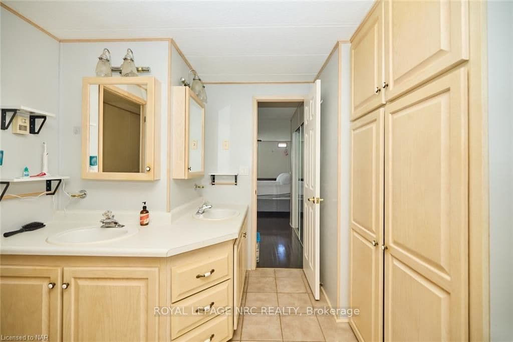 3033 TOWNLINE Road Unit 4 photo 18