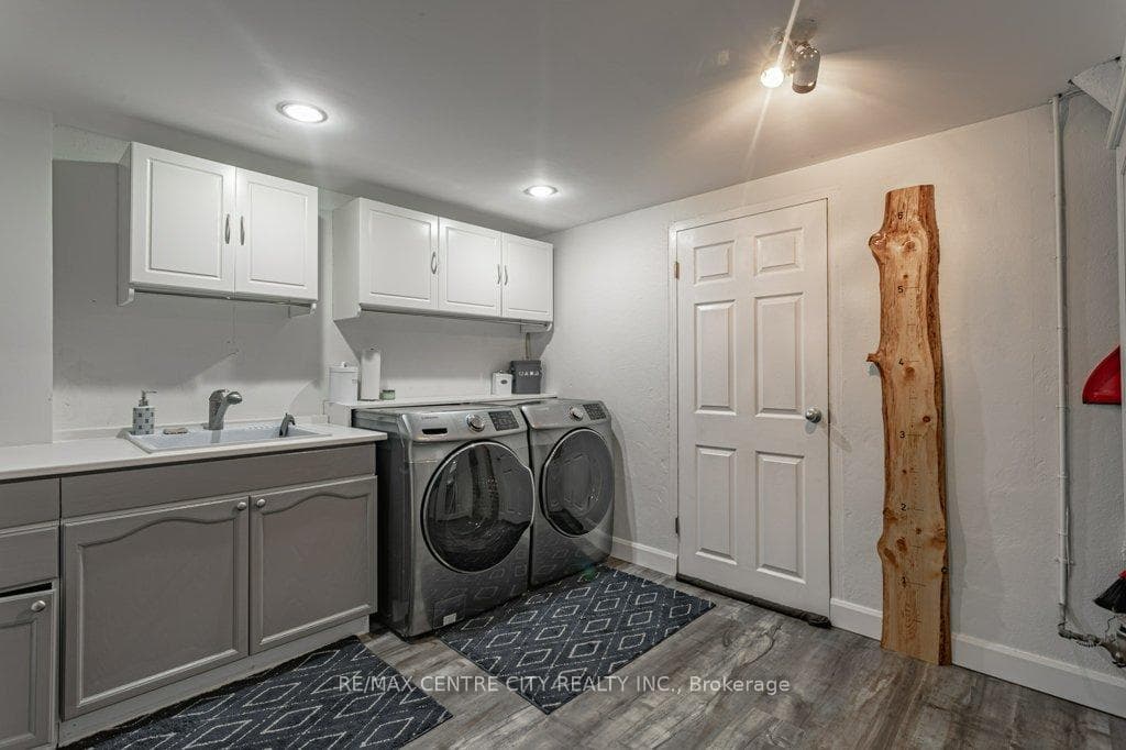 1360 Lydia Street photo 28