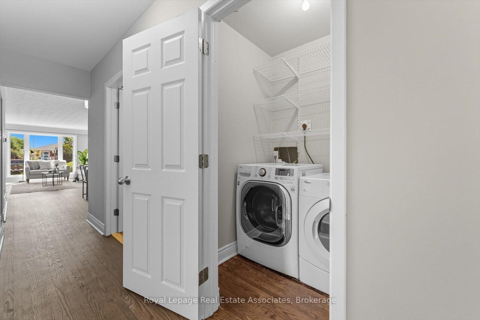 1624 Coram Crescent photo 24