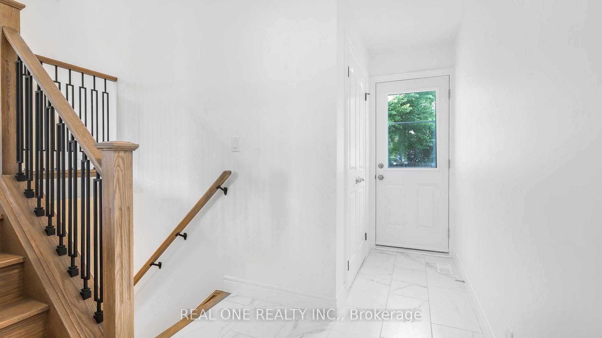 10 Bentley Place photo 35