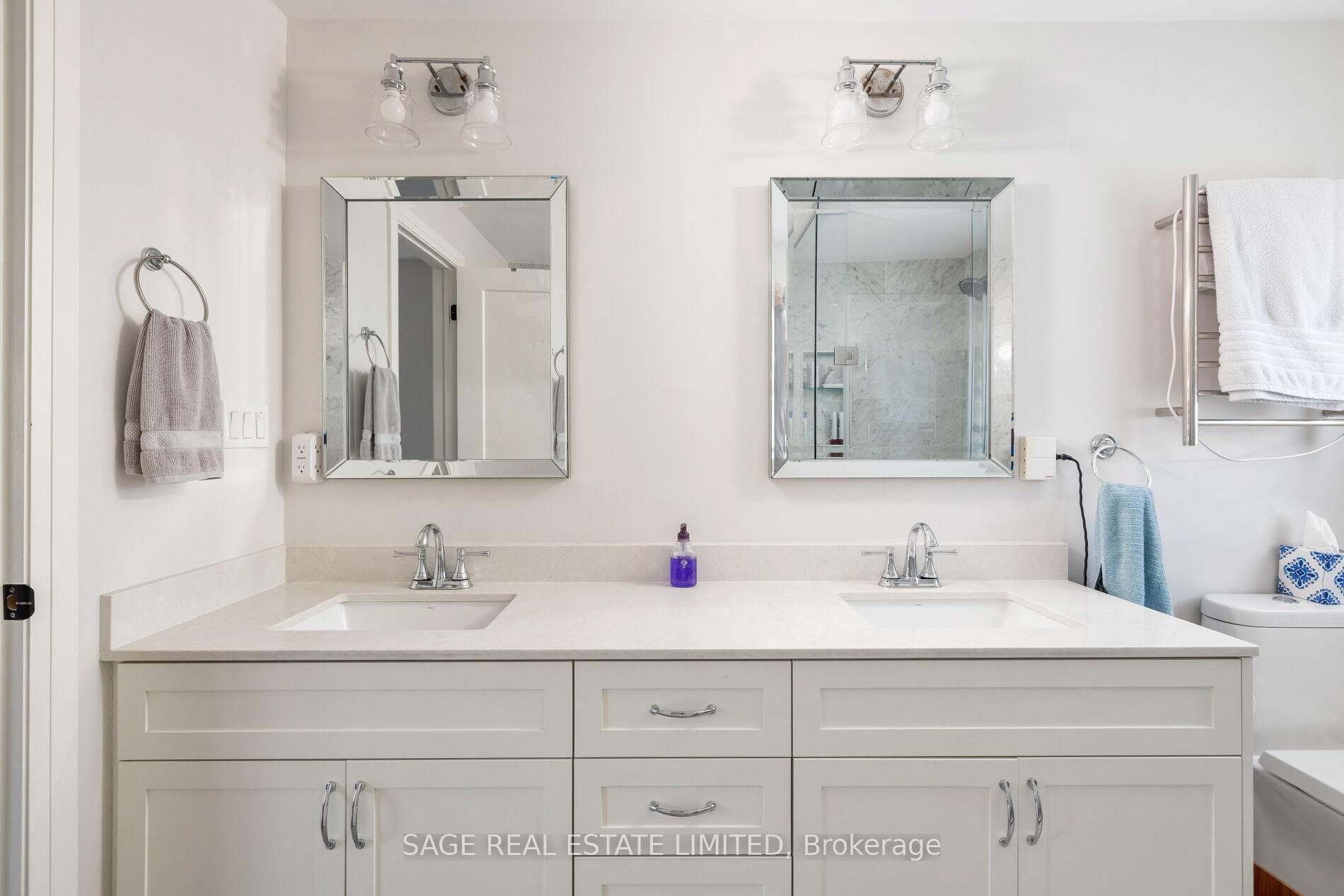1 Ronan Avenue photo 23