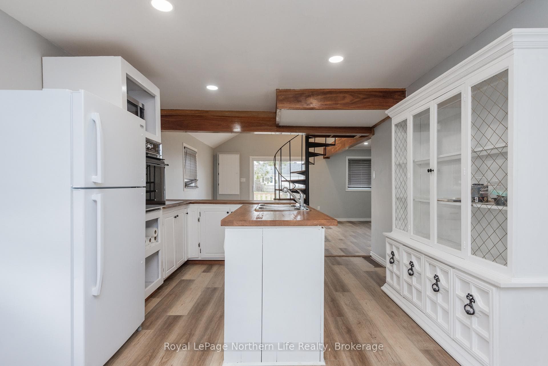 781 Brydges Street photo 12