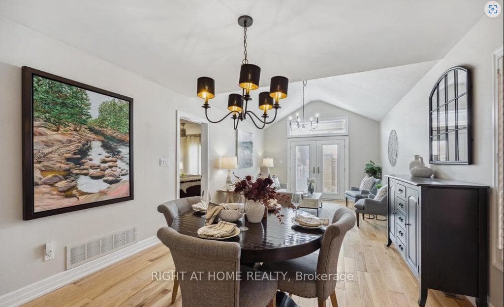 1851 Silverstone Crescent Unit Upper photo 8