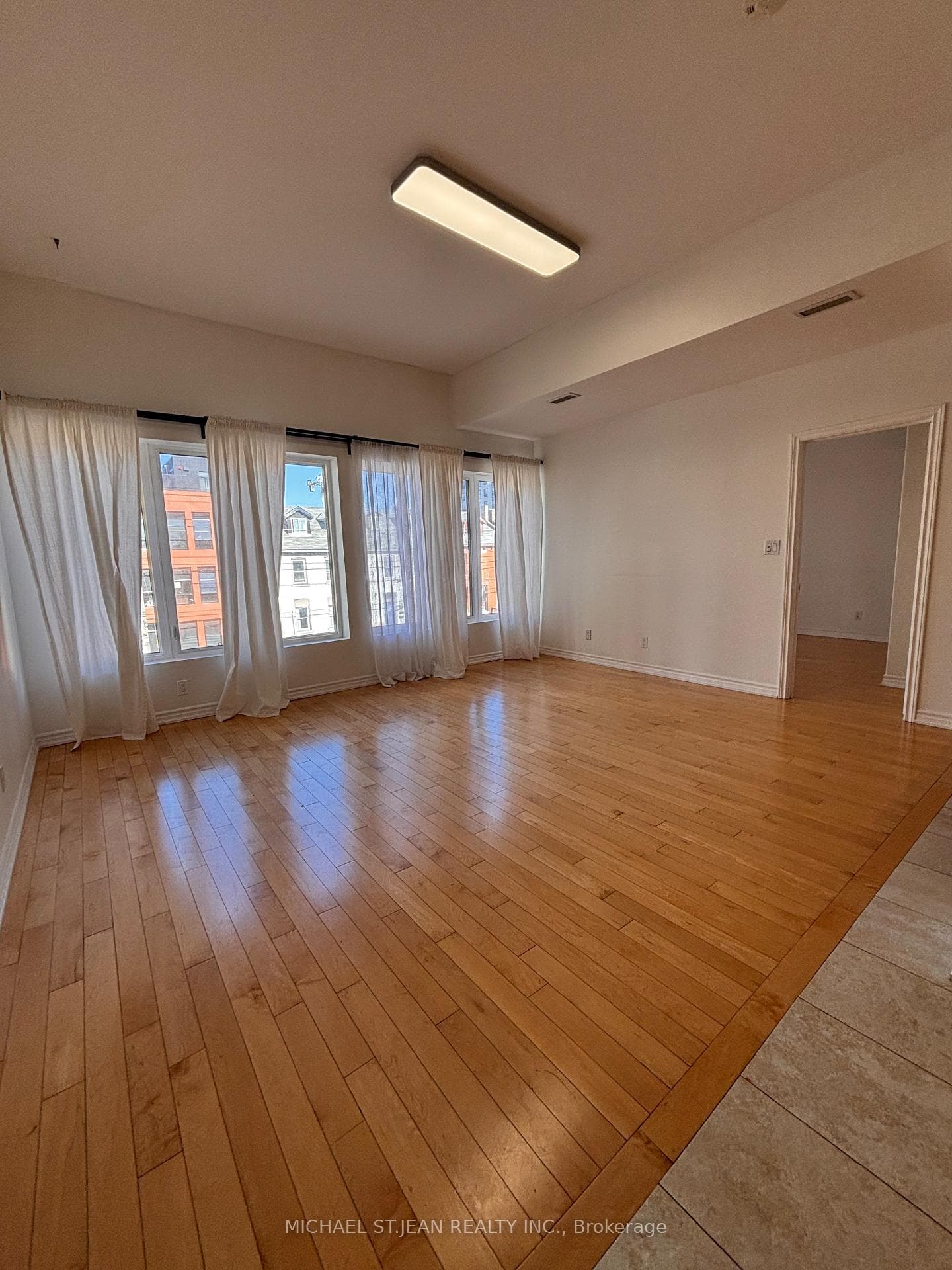 130 Wellington Street Unit 201 photo 10