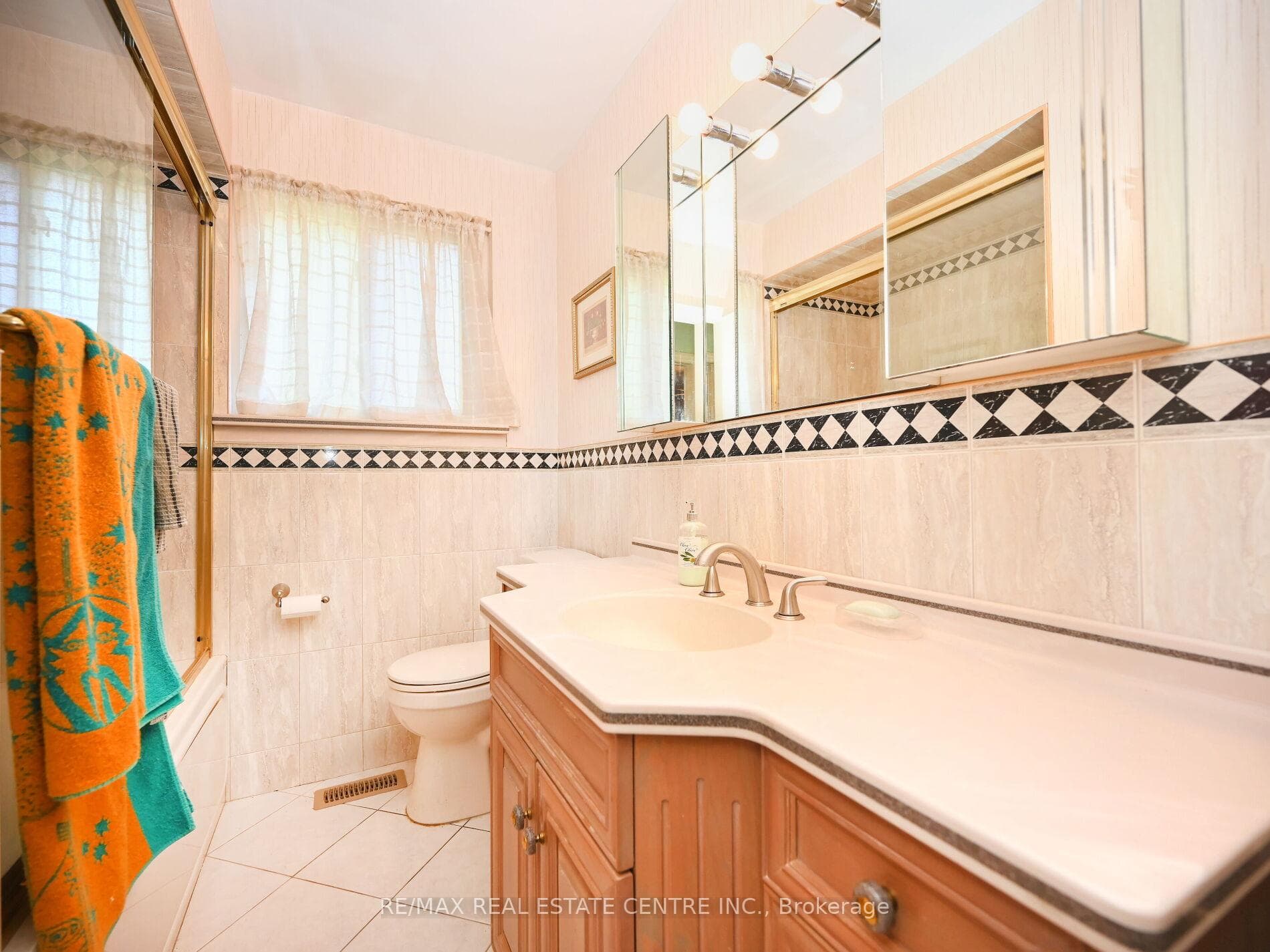 3690 Holden Crescent photo 18