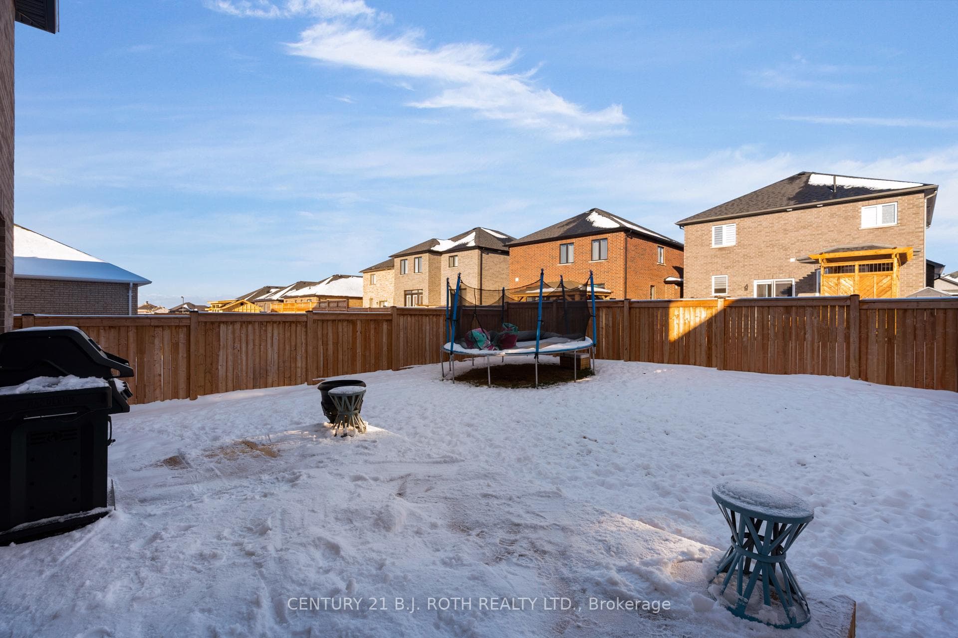 19 Rowley Crescent photo 32