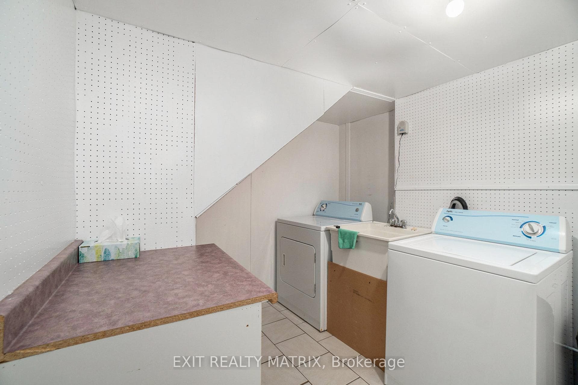 4590 Ste Catherine Street photo 19