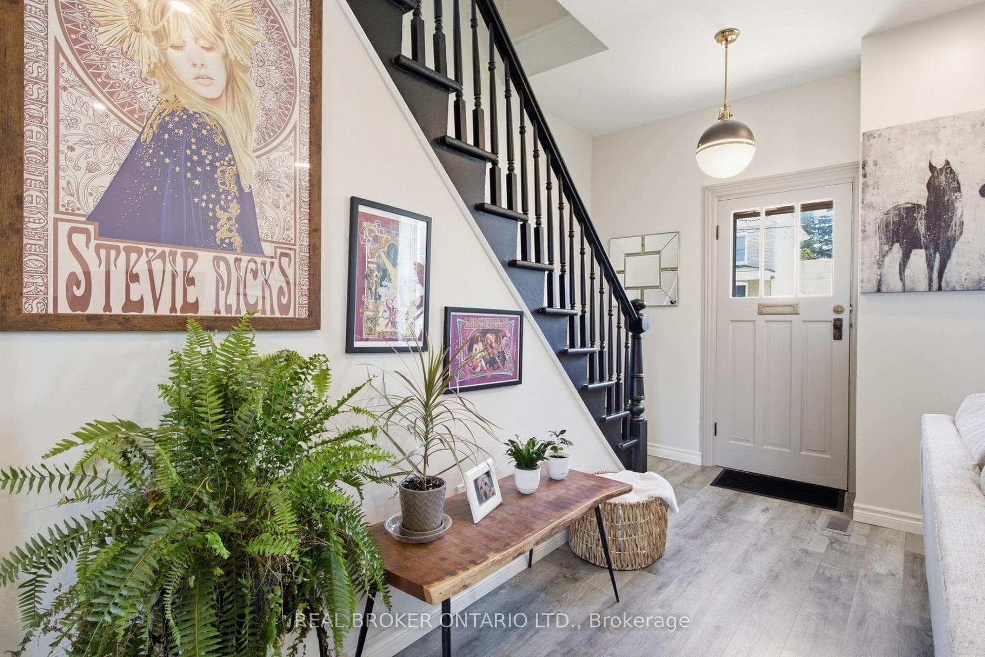 520 Elma Street photo 8