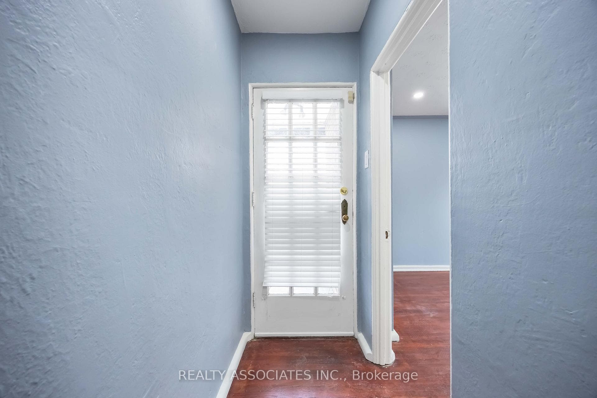 162 Millwood Road photo 2