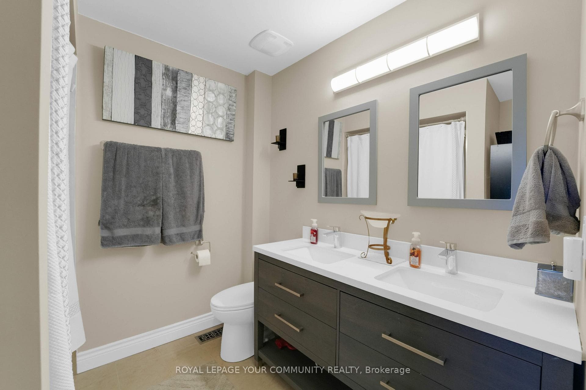 249 Collings Avenue photo 24
