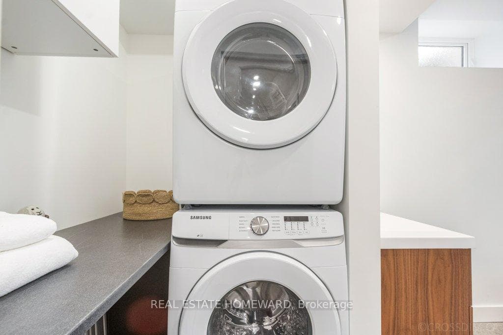 9 Bertmount Avenue photo 36