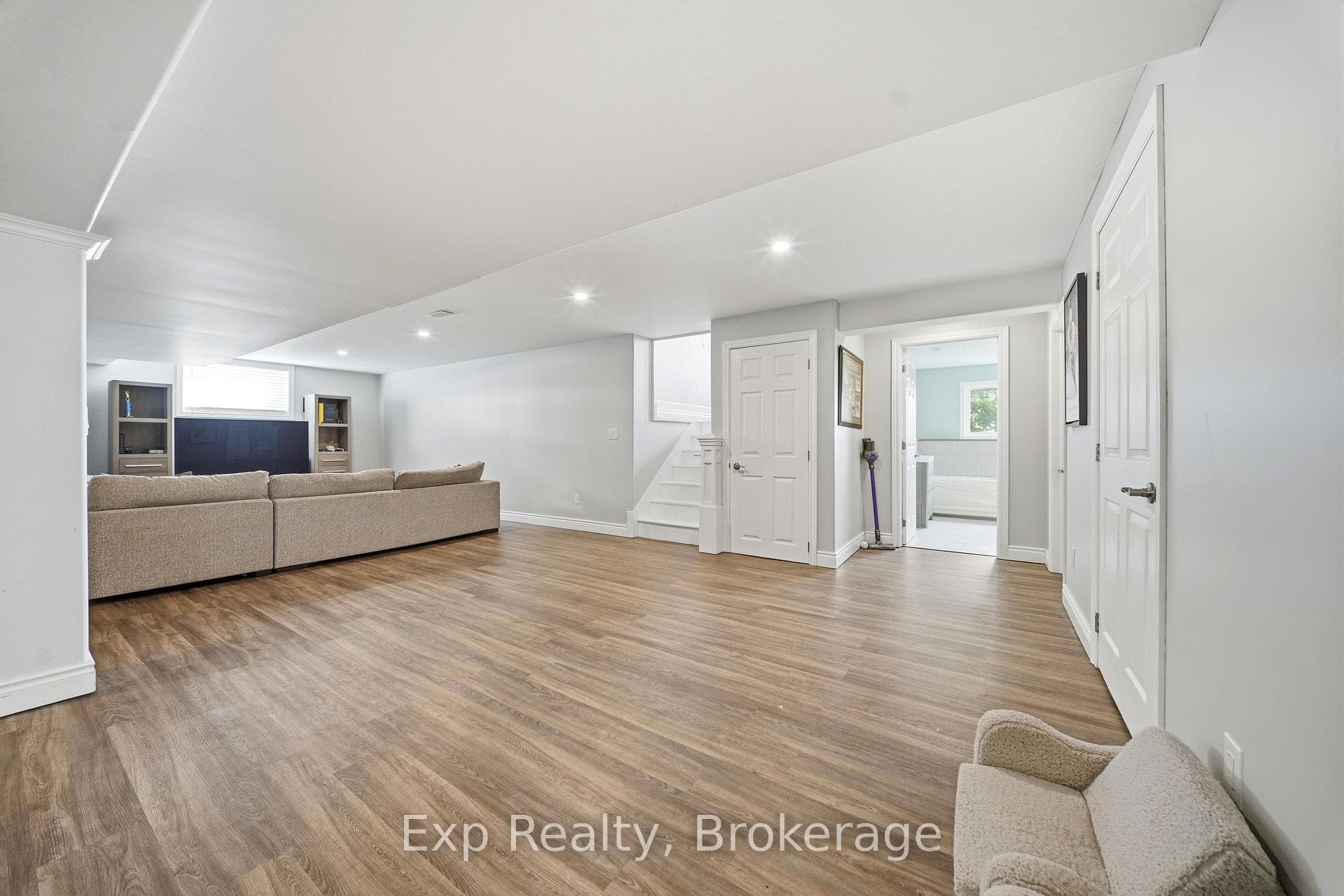 818 Palace Road photo 26