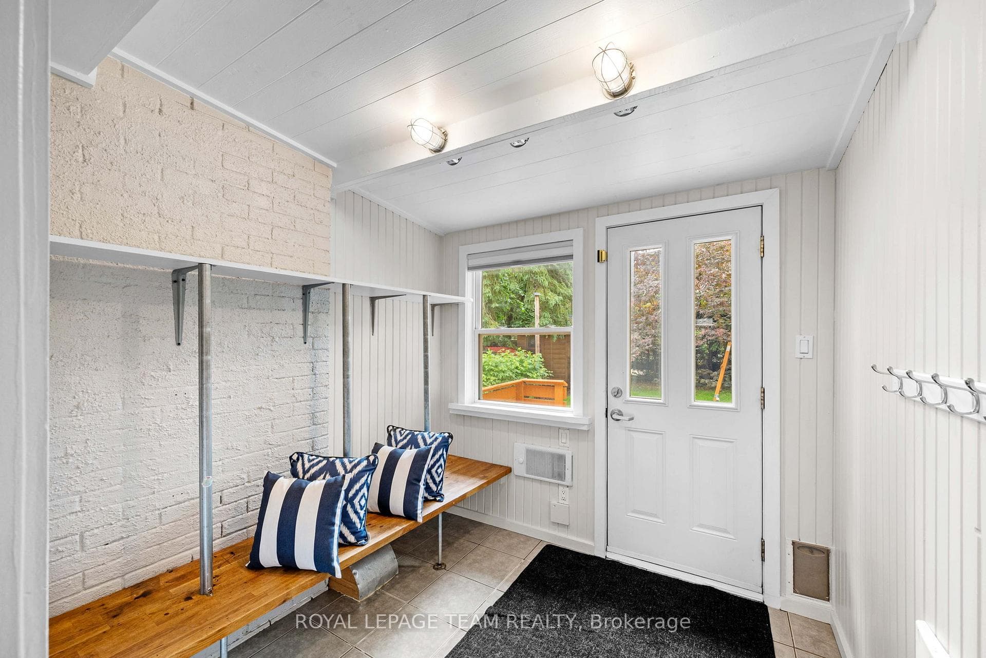 631 Courtenay Avenue photo 12