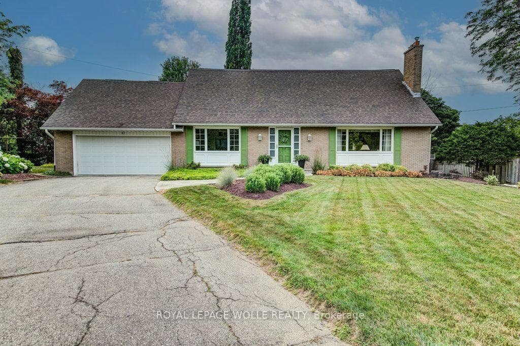 97 Somerset Crescent photo 6