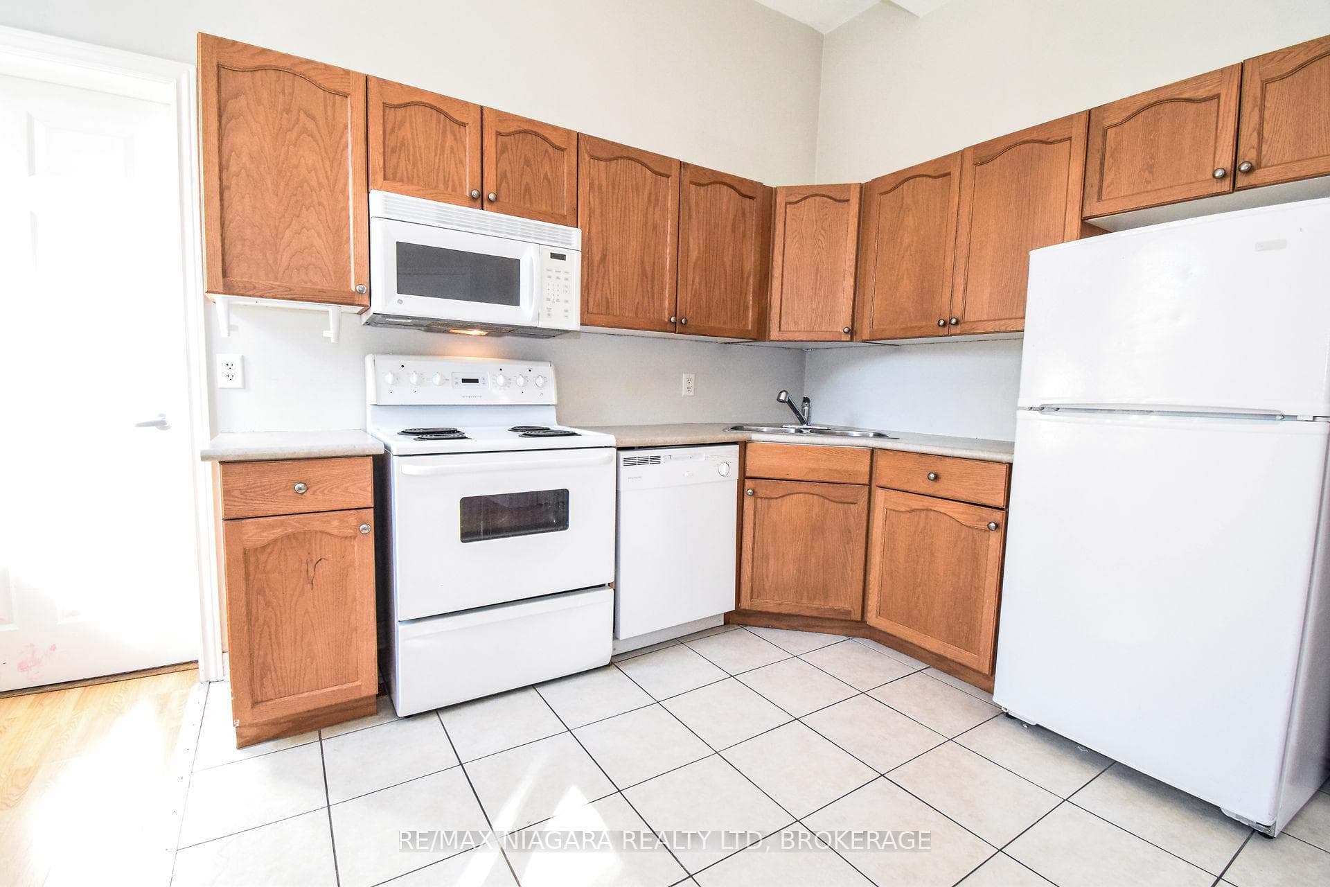 6365 DRUMMOND Road Unit 114 photo 17