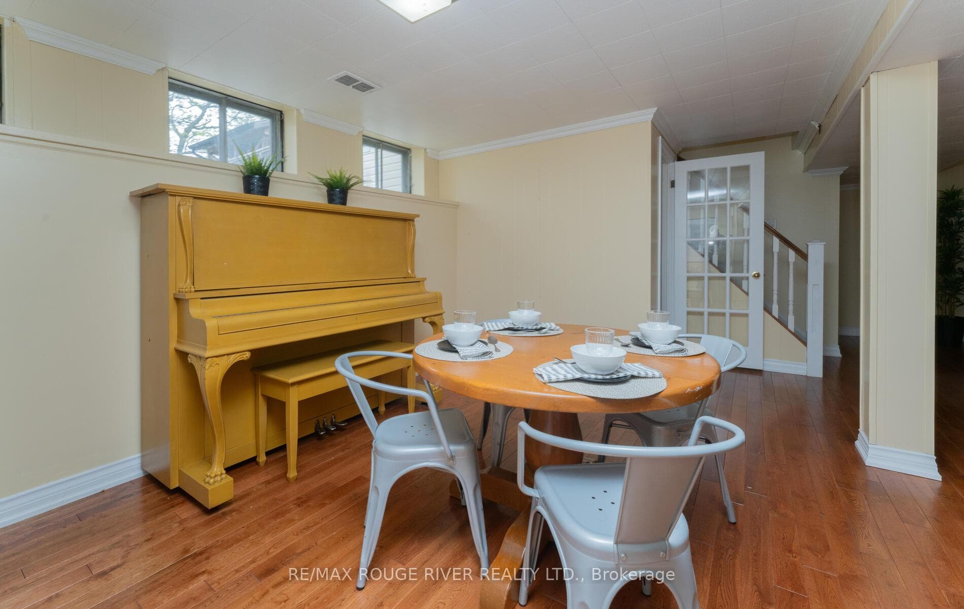 445 Friendship Avenue photo 28